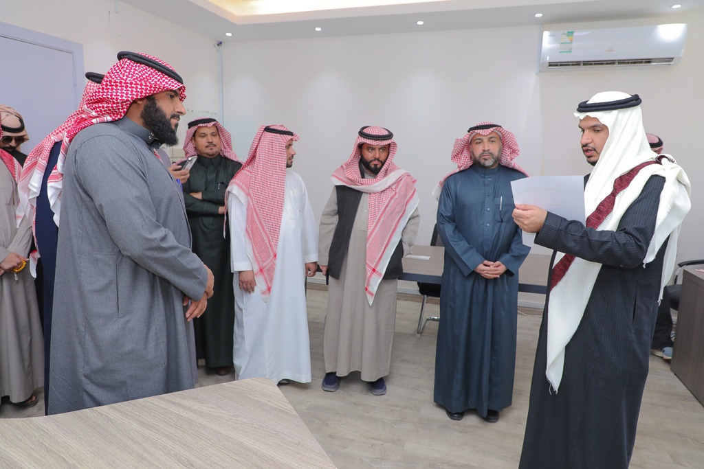 المتدربون في دورة صناعة المحتوى الاعلامي لوسائل الاعلام يزورون نادي الفيحاء