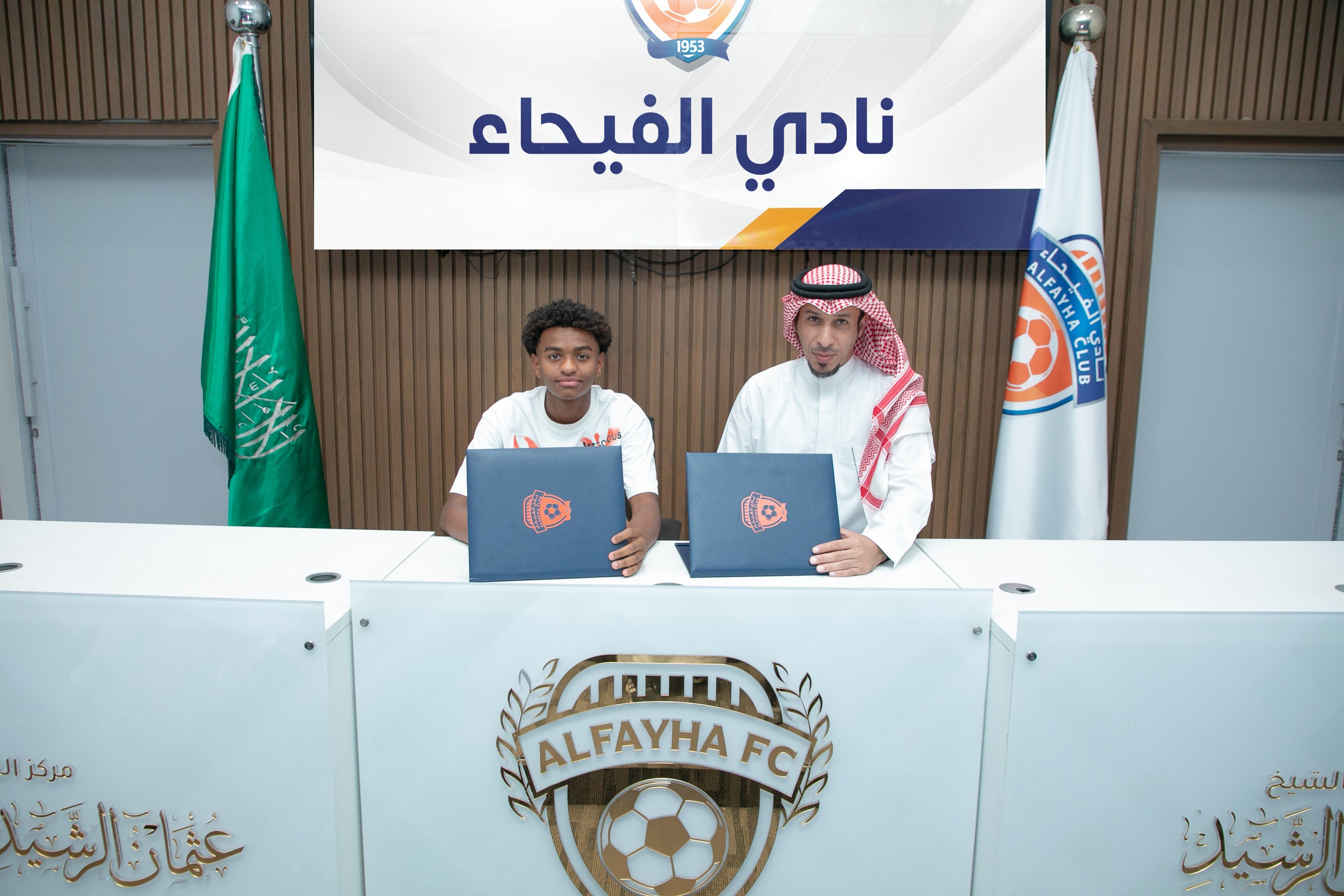 الفيحاء‬⁩ يوقع عقداً احترافياً مع اللاعب اللاعب حميد هزازي "17 سنة" لمدة سنتين .