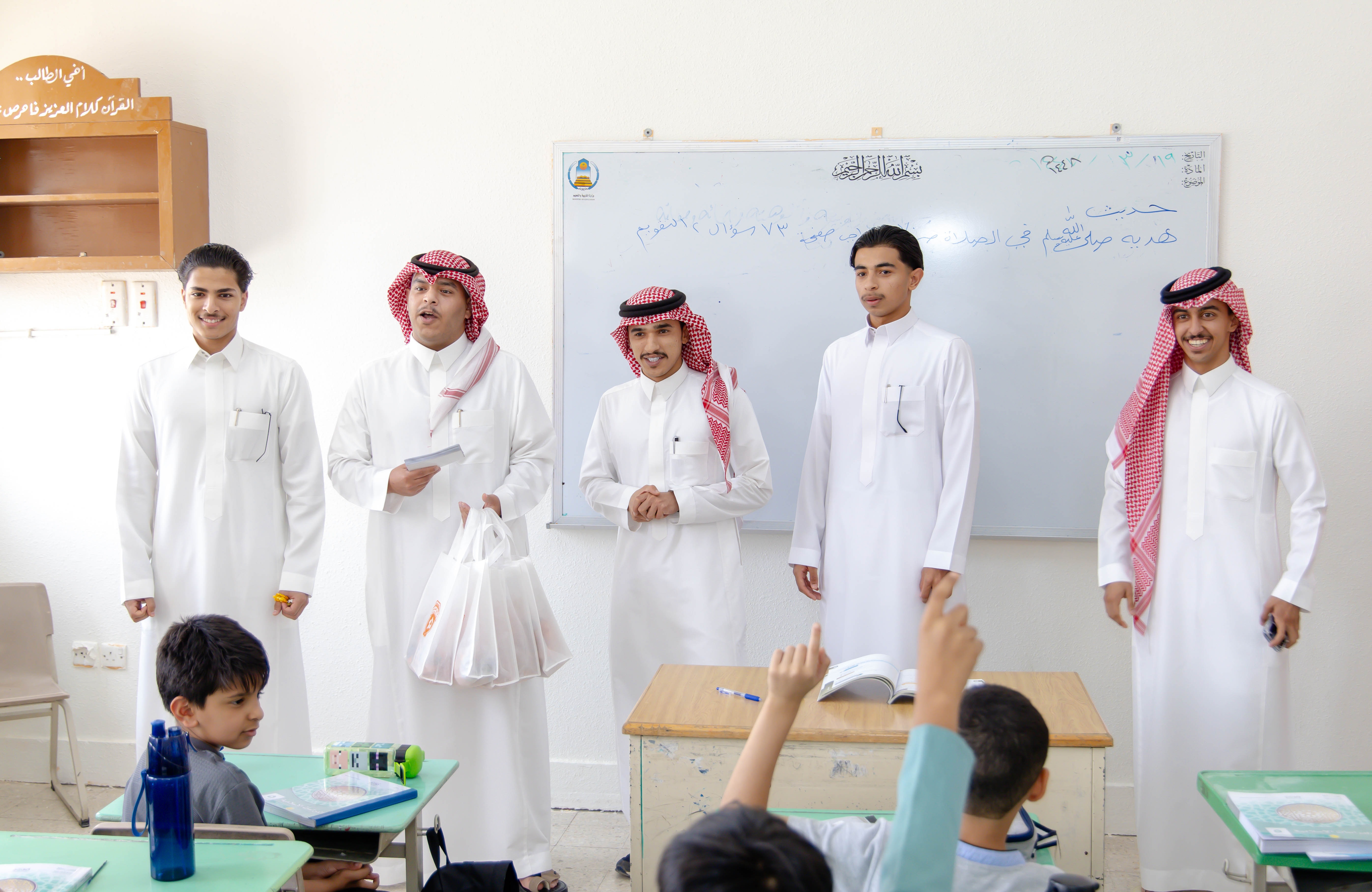 زيارات لعدد من مدارس محافظة المجمعة، ولقاءات مع الطلاب، وتذاكر مجانية للمباراة القادمة؛ تعزيزًا لارتباط النادي بمجتمعه..