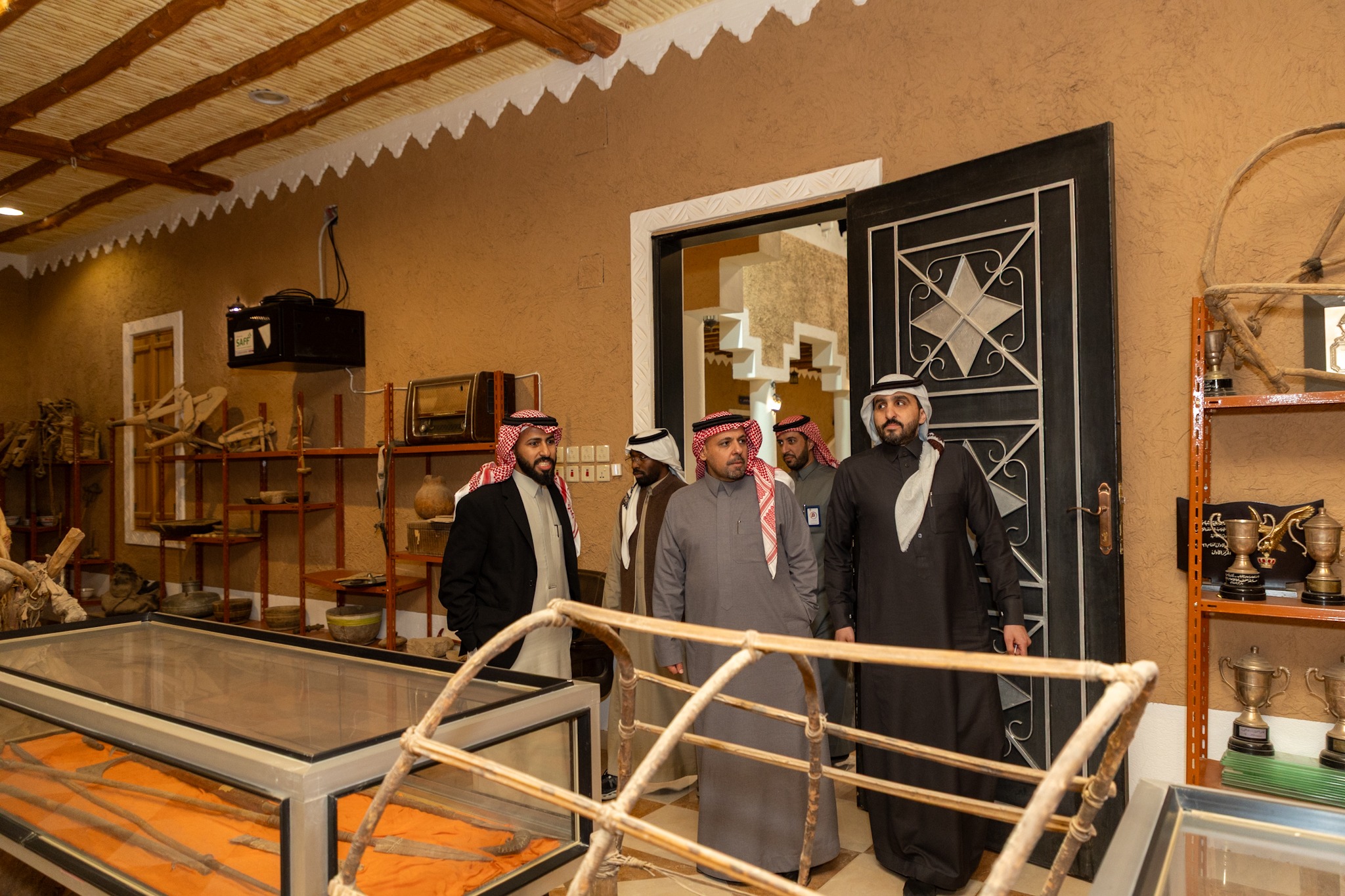 الرئيس التنفيذي لشركة نادي الأنصار الأستاذ باسم البلادي يزور الفيحاء