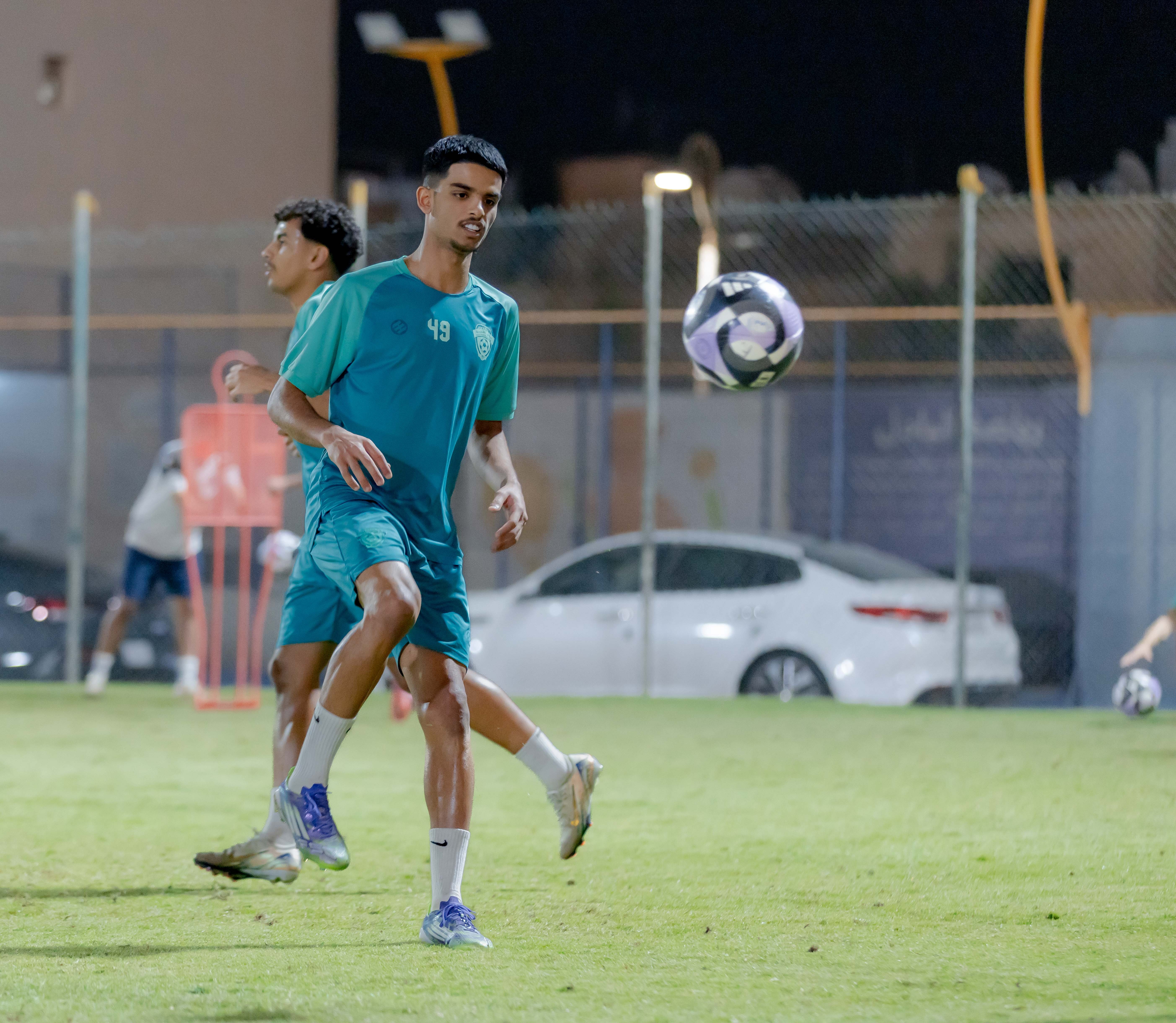 الفيحاء تحت 21 عامًا يُجري تمرينه الرئيس استعدادًا لملاقاة الفتح .