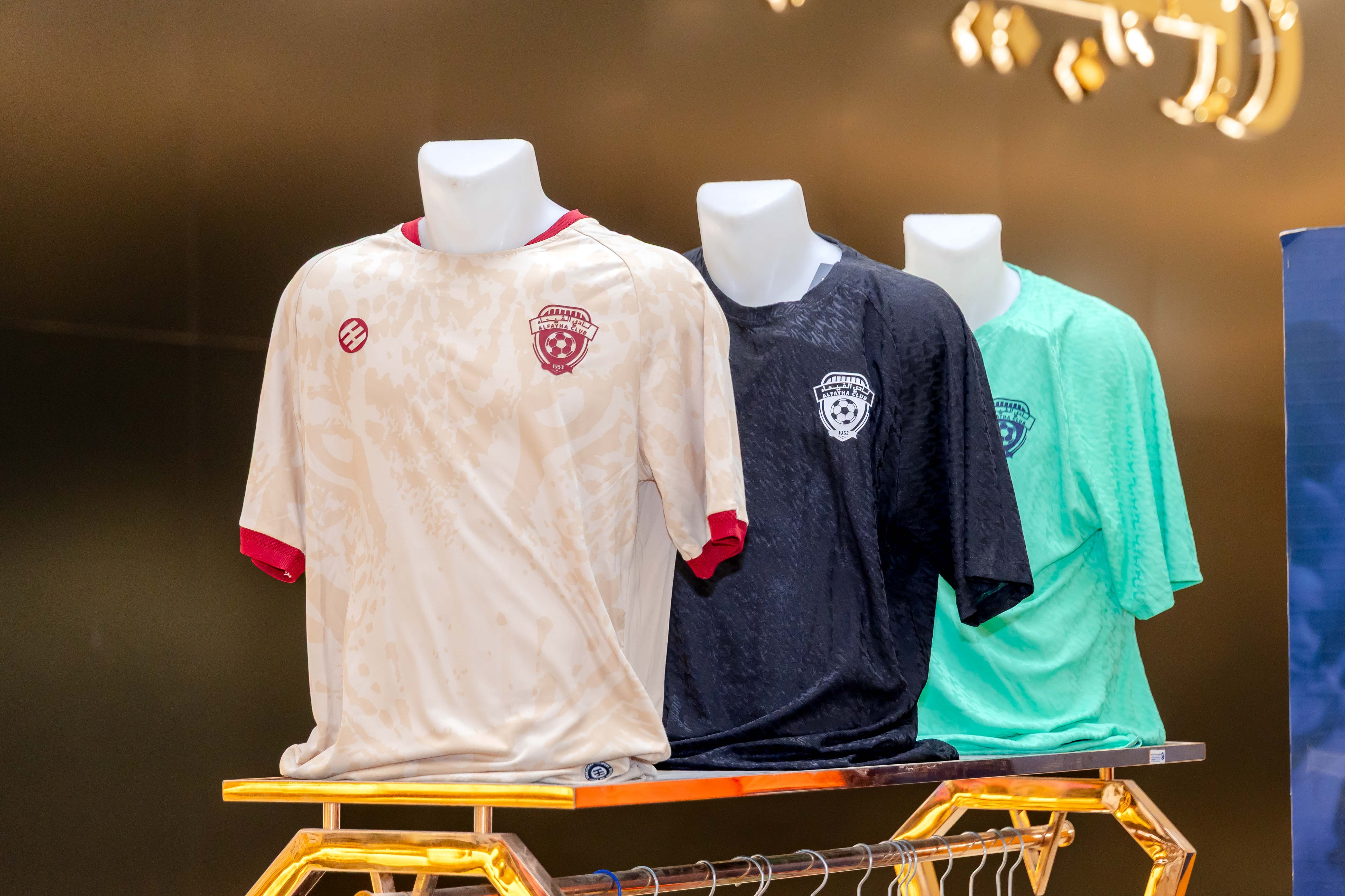 الفيحاء يقيم ركن خاص في كرم مول لتوزيع تذاكر مباراة الفيحاء و الاخدود