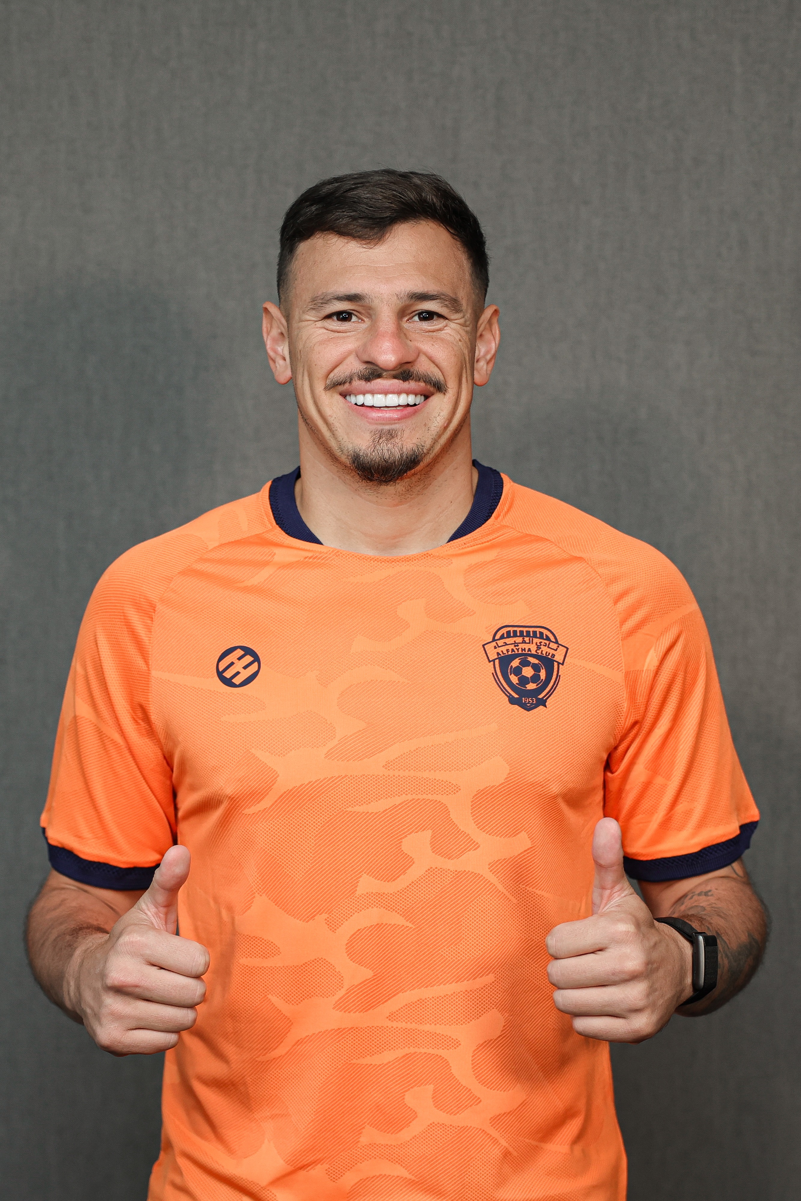 البرازيلي هوغو مورا فيحاوي حتى 2028