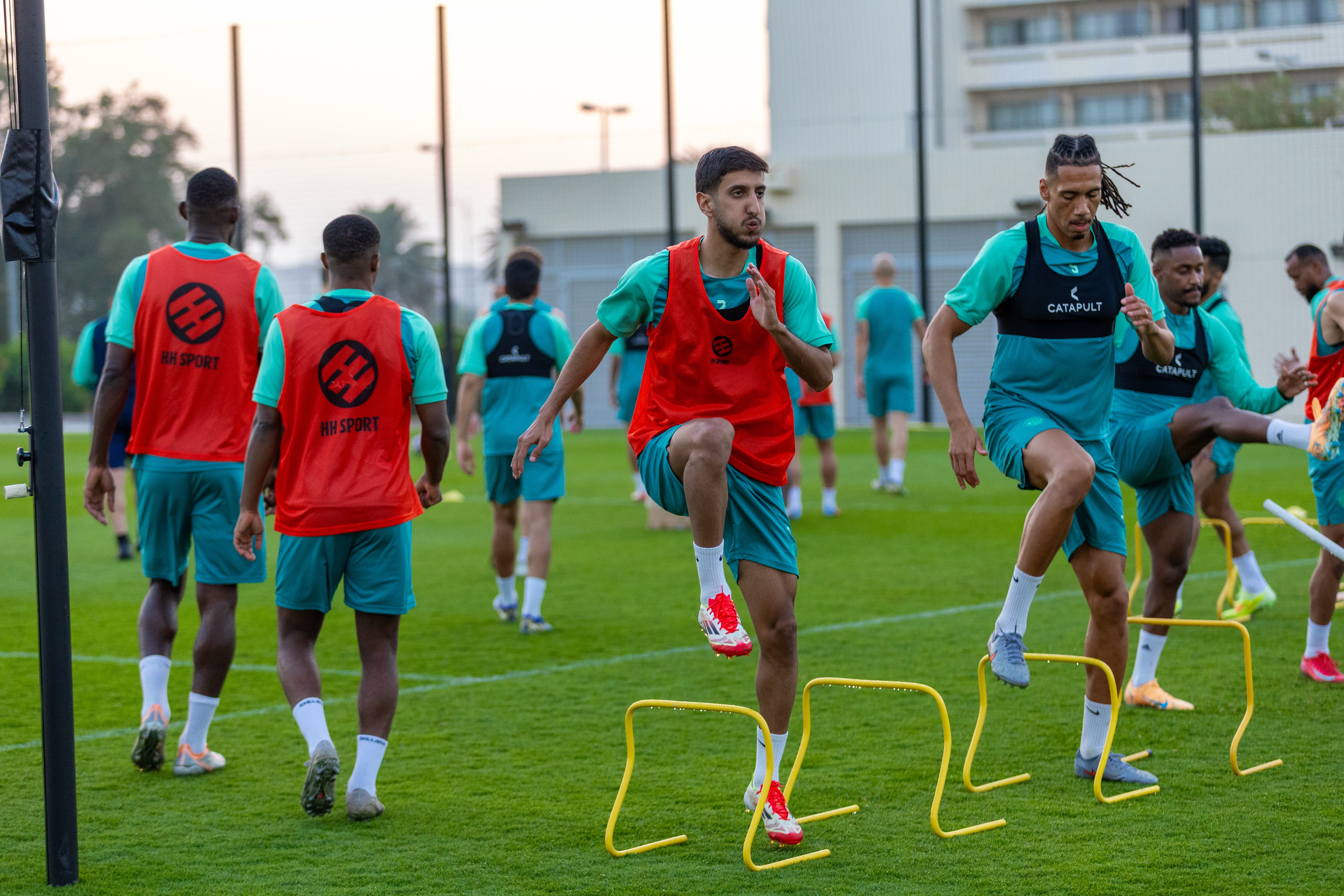 الفيحاء يواصل برنامجه الإعدادي في معسكر العين بحصتين تدريبيتين